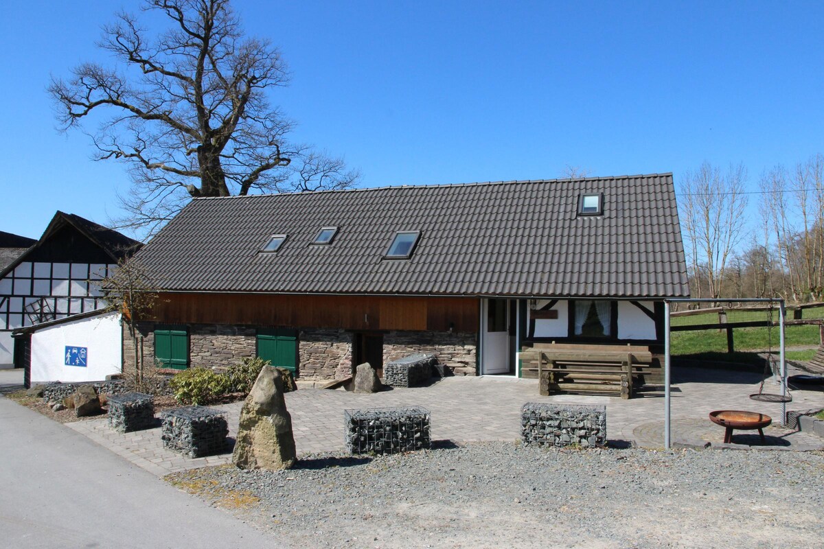 Xavers Ranch, (Meschede), Ferienhaus Backhaus