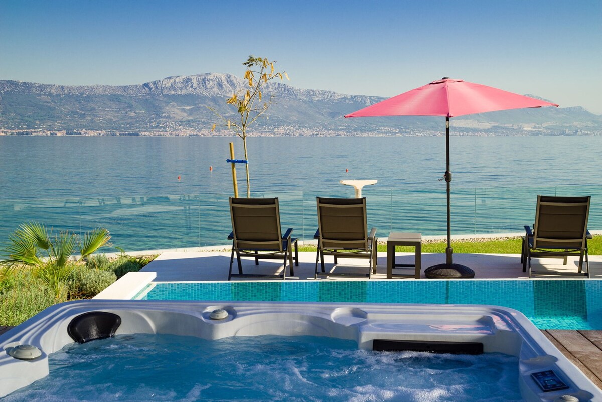 Luxury Villa Paradise Ciovo w/ pool, jacuzzi, gym