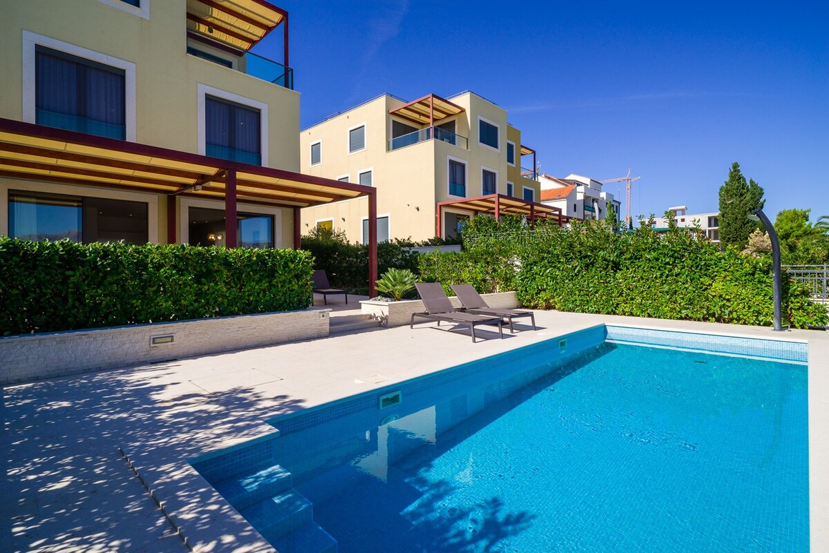 Luxury Beachfront Villa Ciovo Joy 3 w/private pool