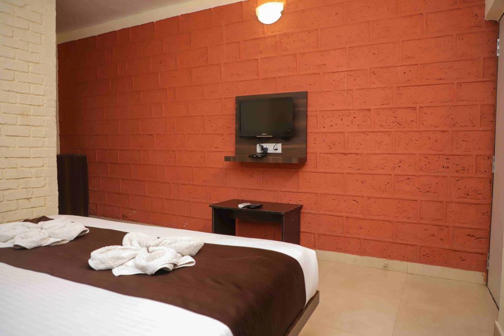 Hotel On the Rocks Deluxe Room