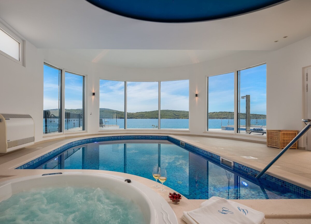 Luxury Villa Sea Whisper w/ private pool&sauna