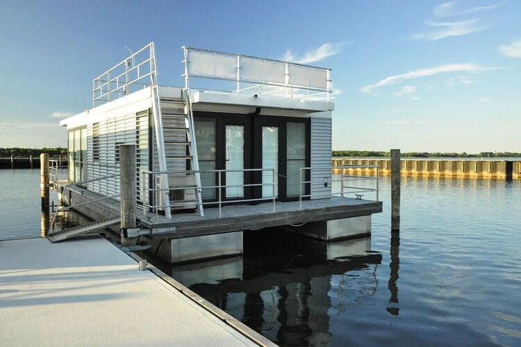 Hausboot Floating House Leni in Ribnitz-Damgarten