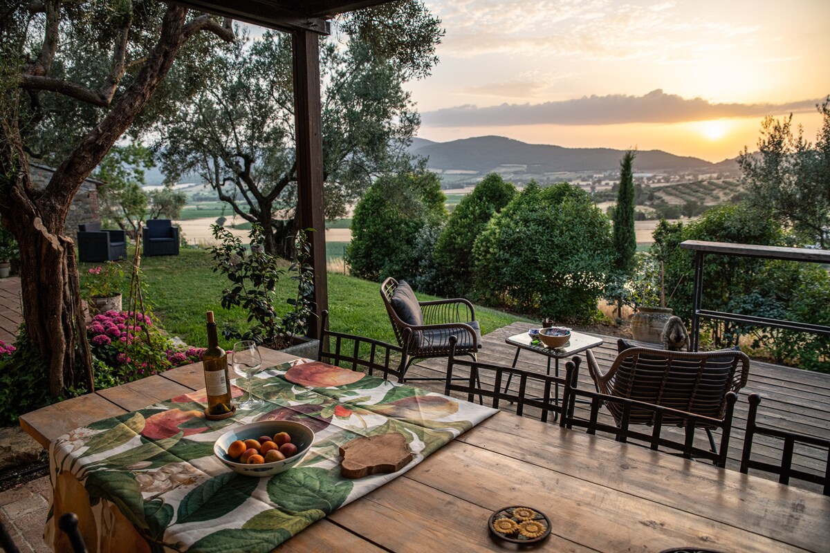 On Its own hill, A luxury country villa on the bor