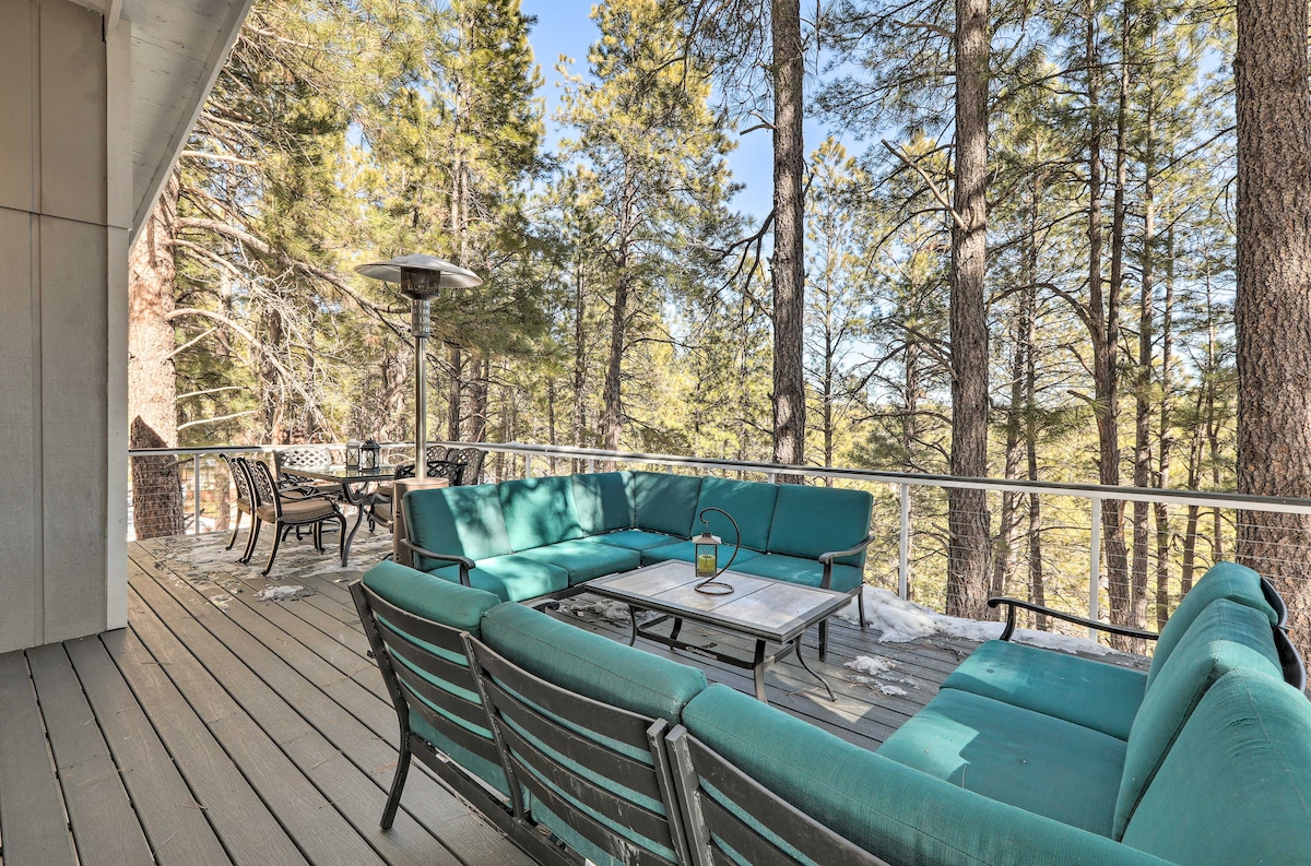 Luxury Forested Flagstaff Oasis with Hot Tub!