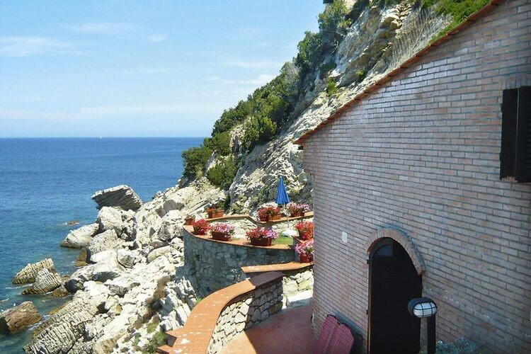 Apartment Residence La Cota Quinta with sea view, Rio nell'Elba