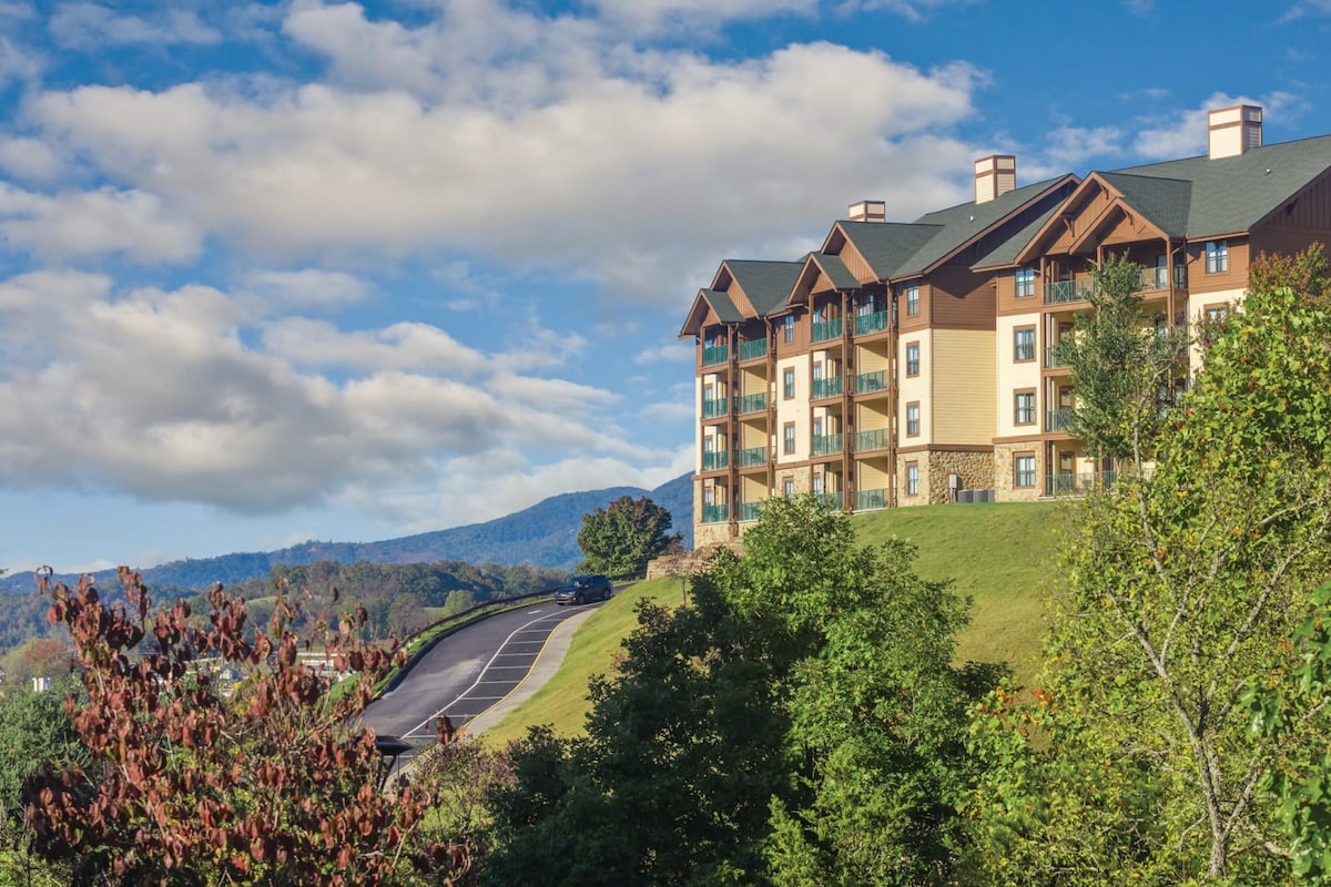 Wyndham Smoky Mountains|1BR/1BA Balcony King Suite