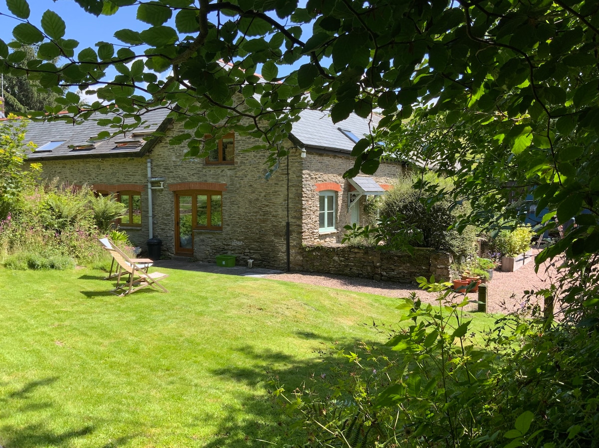 3 Bed Cottage with Jacuzzi hot tub on Exmoor