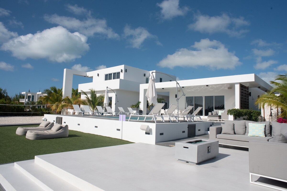 Villa Sand & Sea, A Waterfront Luxury Villa with O