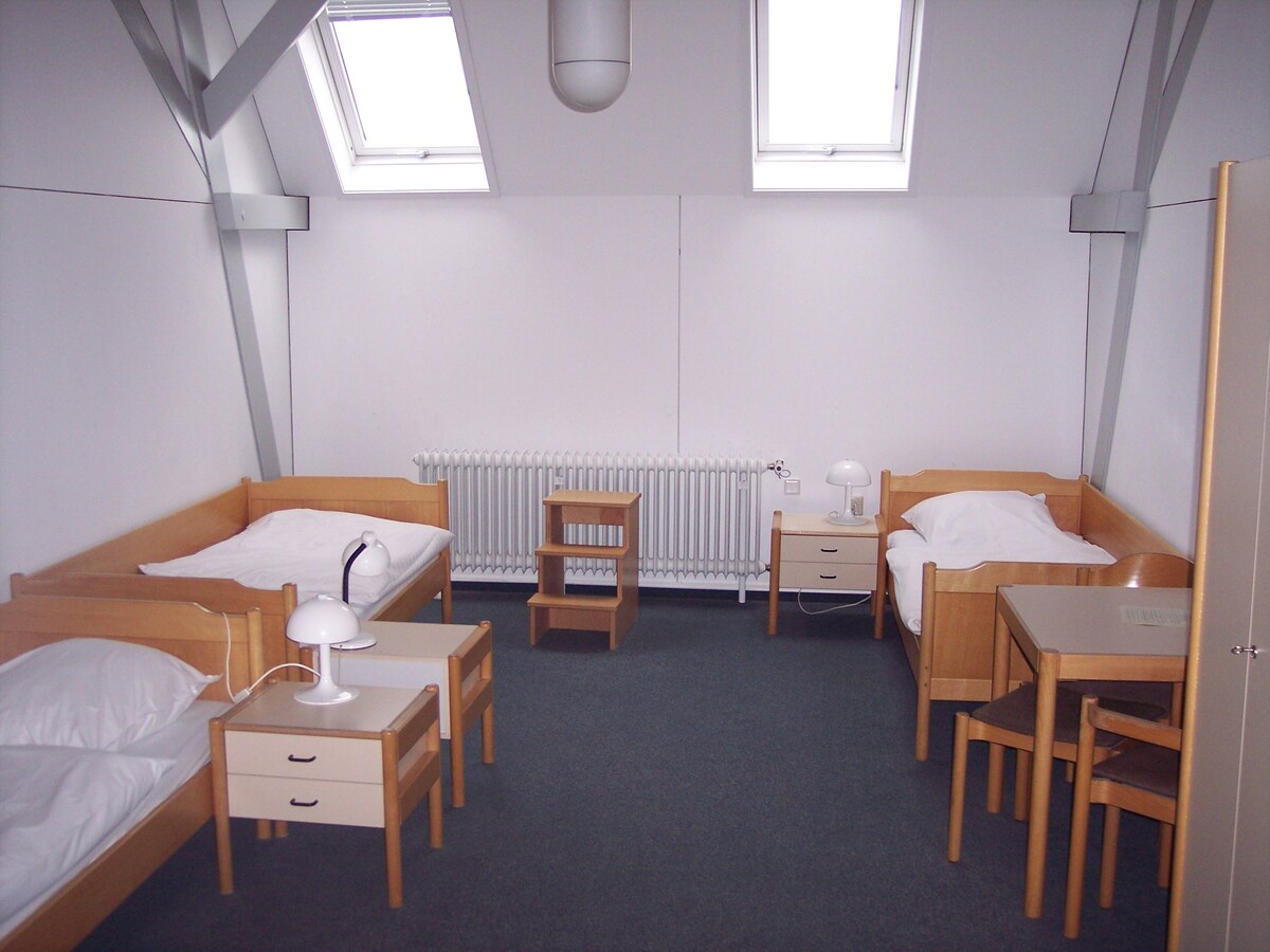 Bildungshaus St. Bernhard ， （ Rastatt ） ，带共用卫生间的三人客房