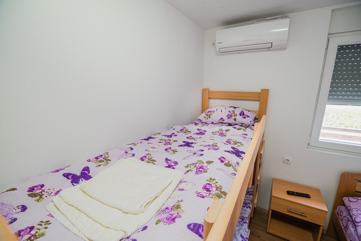 Triple room with bunk bed in Vila Medena