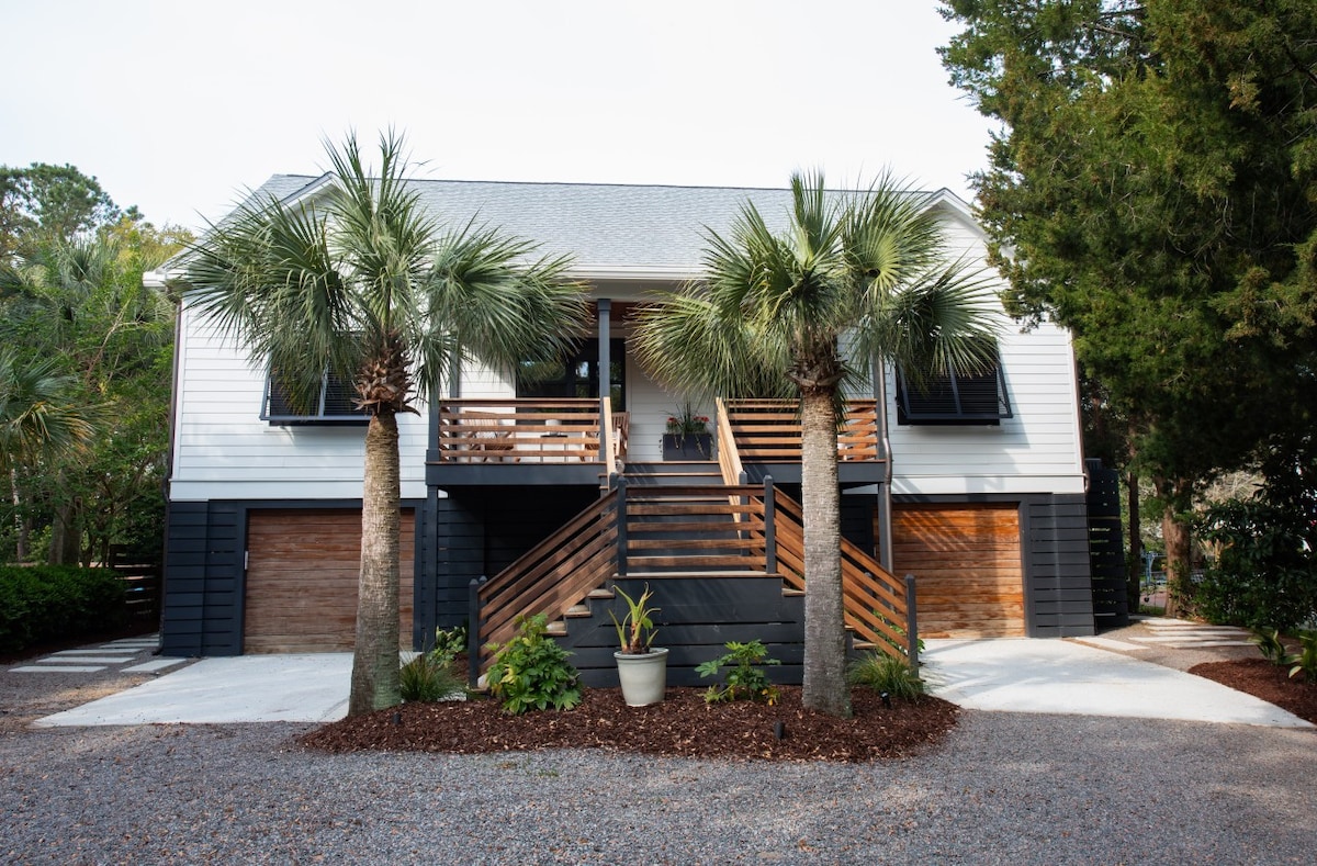 Modern Beach Oasis- Hot tub, pool, golf cart, 12pp