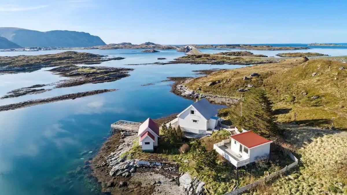 Panoramic seaview cabin for two persons by the sea