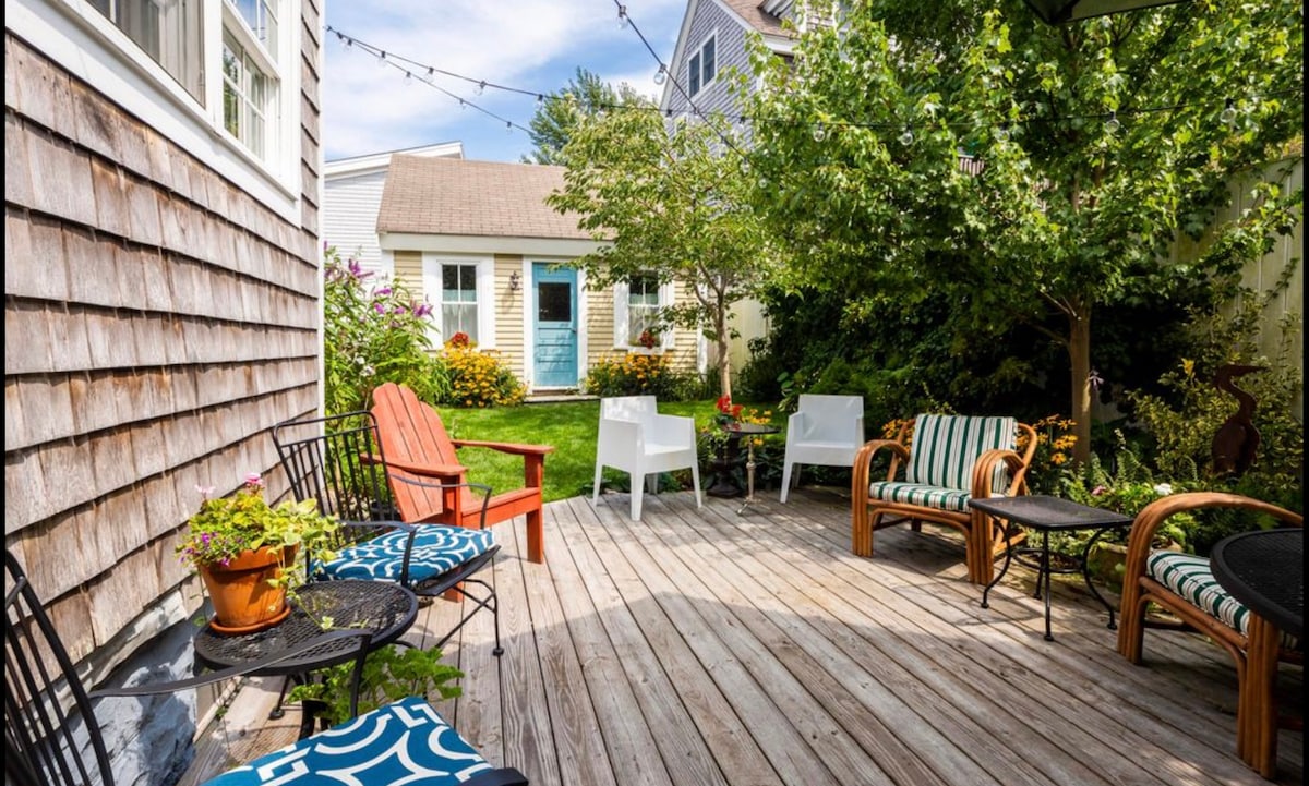 5 Min Walk to Town, Patio, Yard, AC!