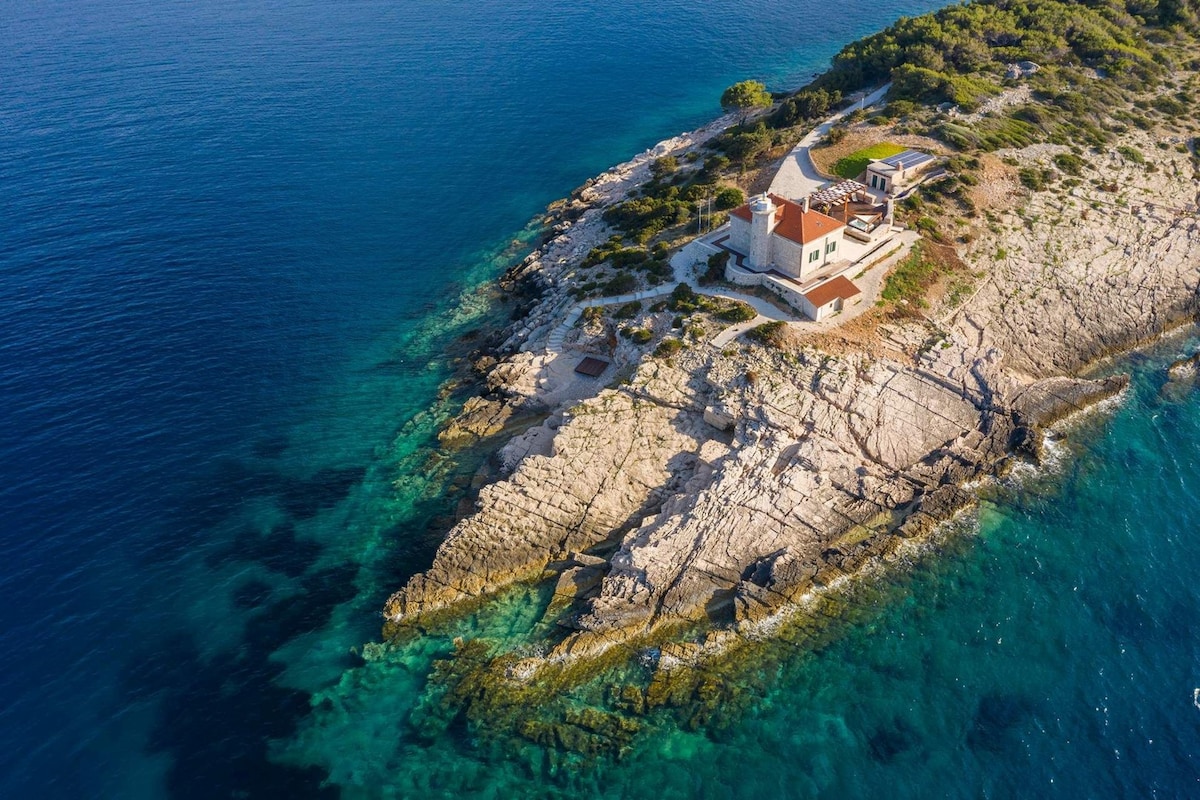 Luxury seafront Villa Lighthouse Ligero