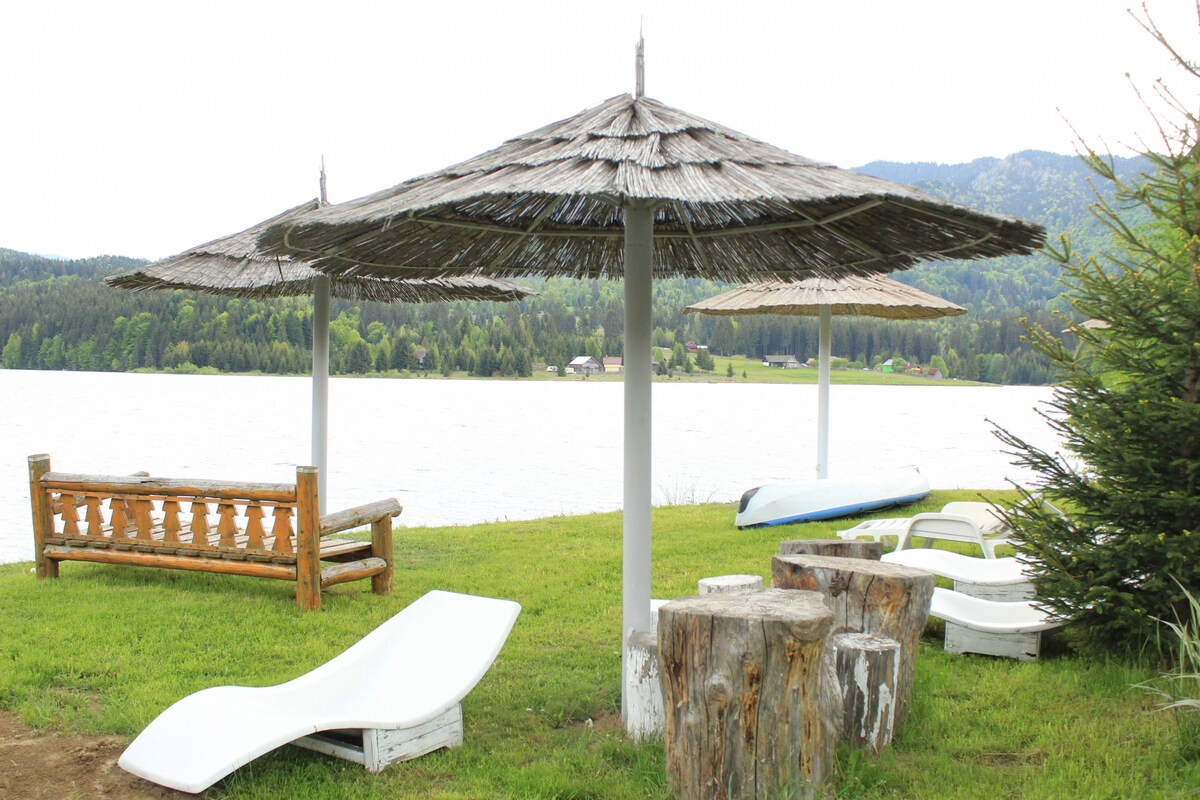Colibita湖景客房，带浮舟和桑拿房