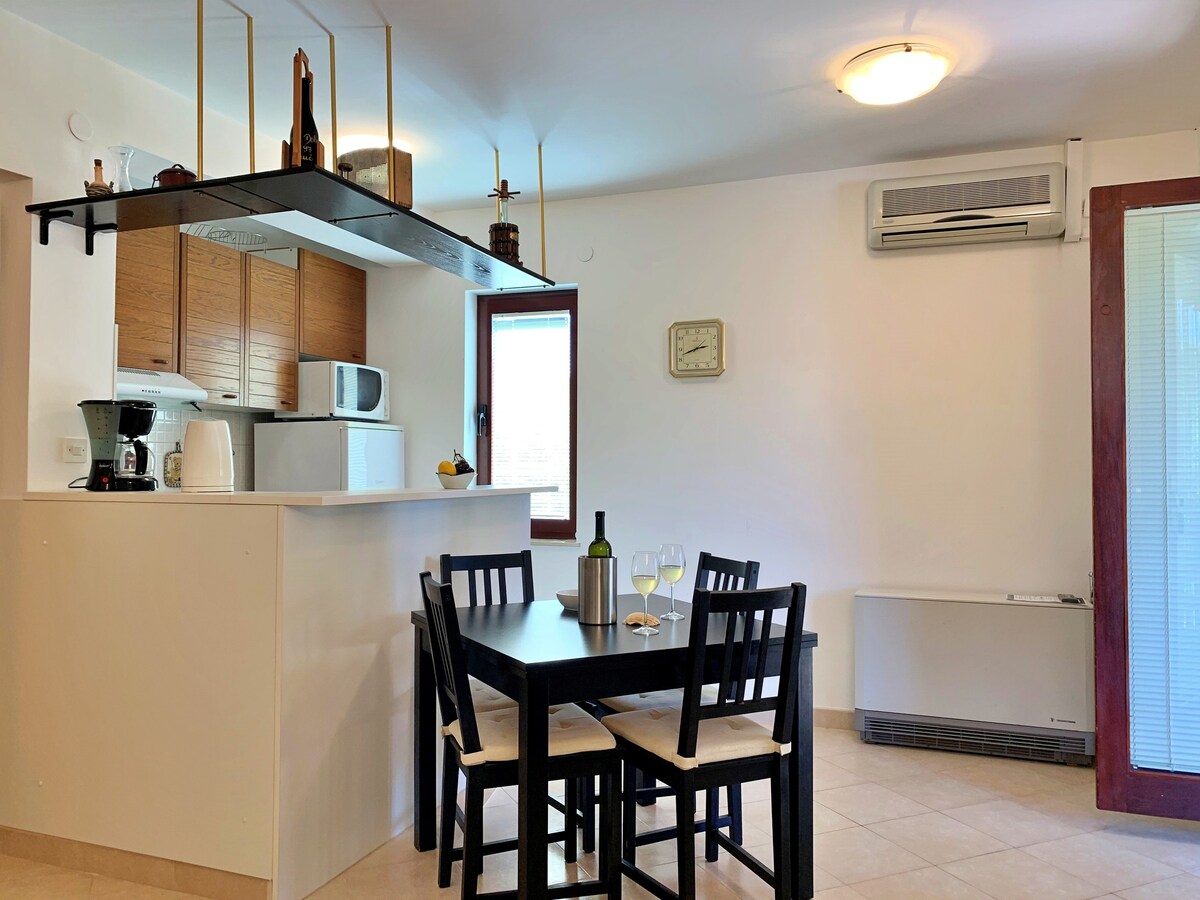 A-18706-b One bedroom apartment with terrace and