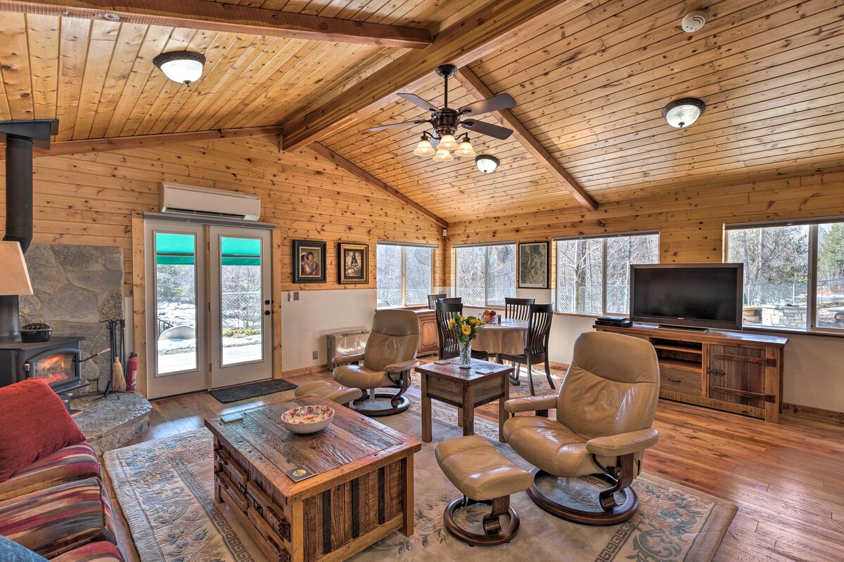 Victor Woodland Cabin Retreat w/ Fire Pit