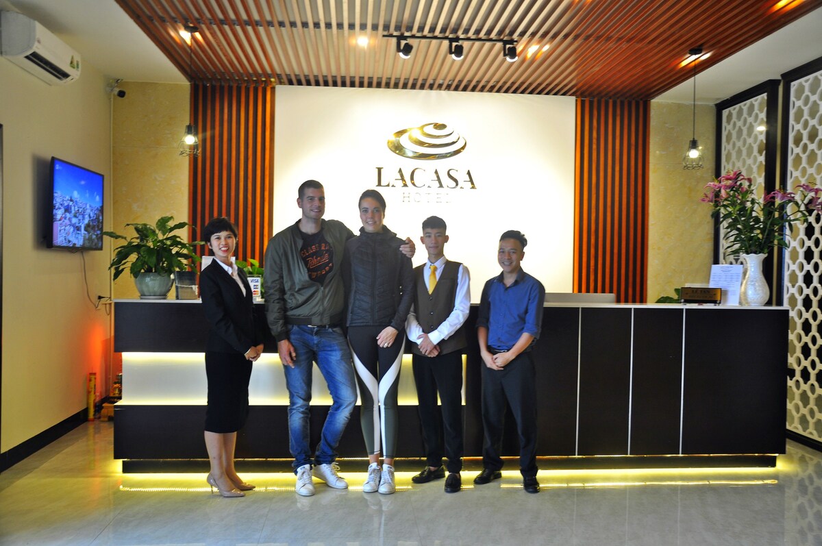 豪华加大双人床客房| Lacasa Sapa酒店