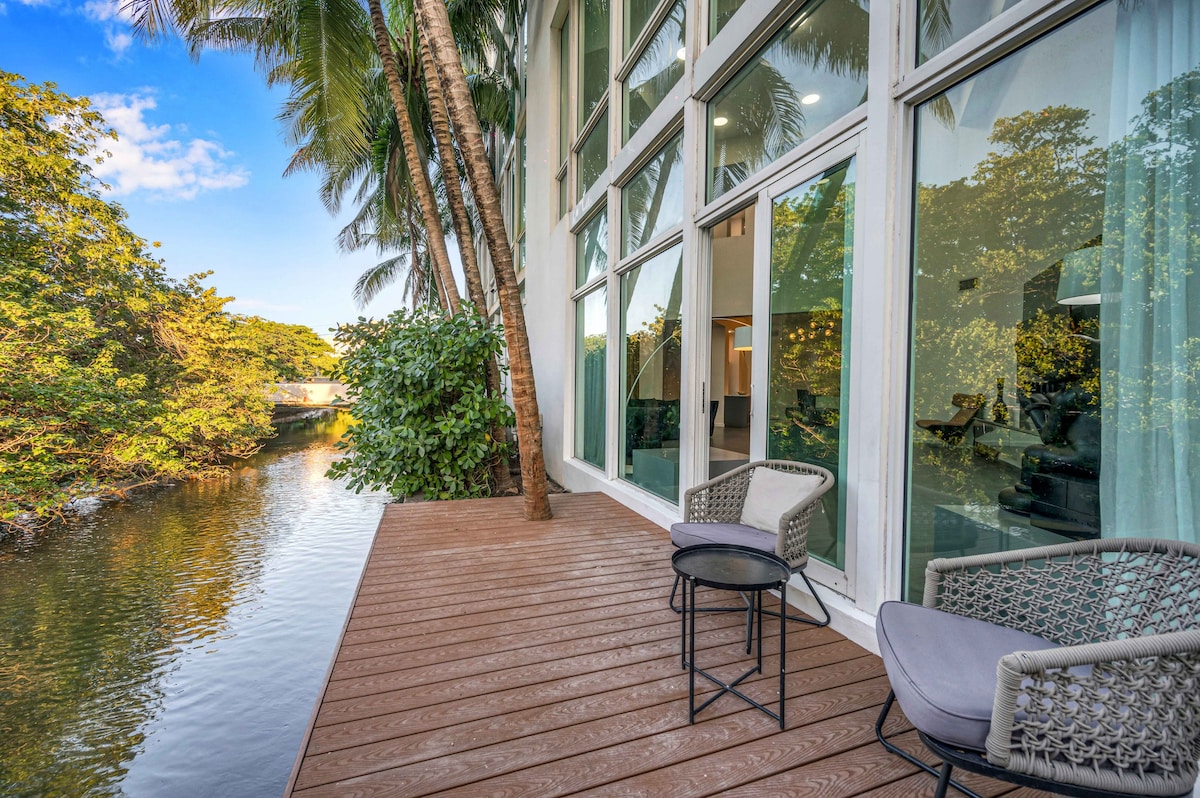 Luxurious 5 Story Townhouse in South Beach