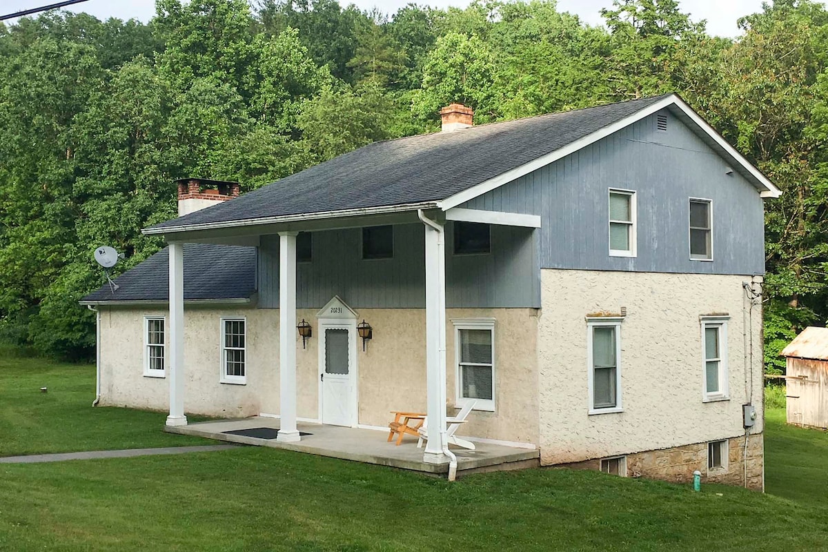 Serene Saxton Lodge: 7 Mi to Lake Raystown!