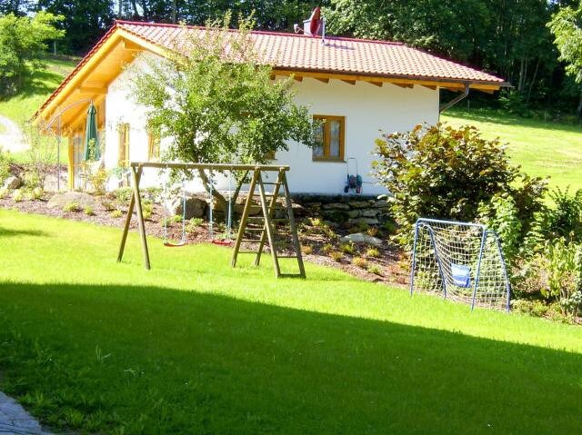 Ferienwohnungen und Ferienhaus Kronner (Zachenberg), Ferienhaus mit Terrasse