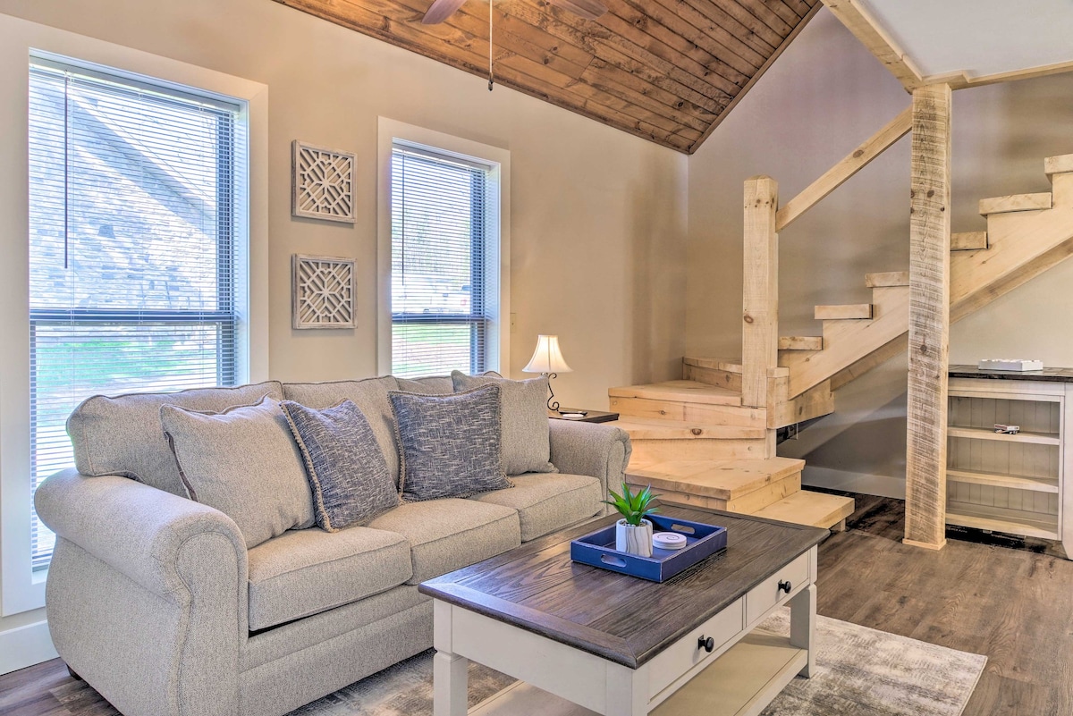 ‘The Cozy Cottage’ w/ Lake Taneycomo Access!