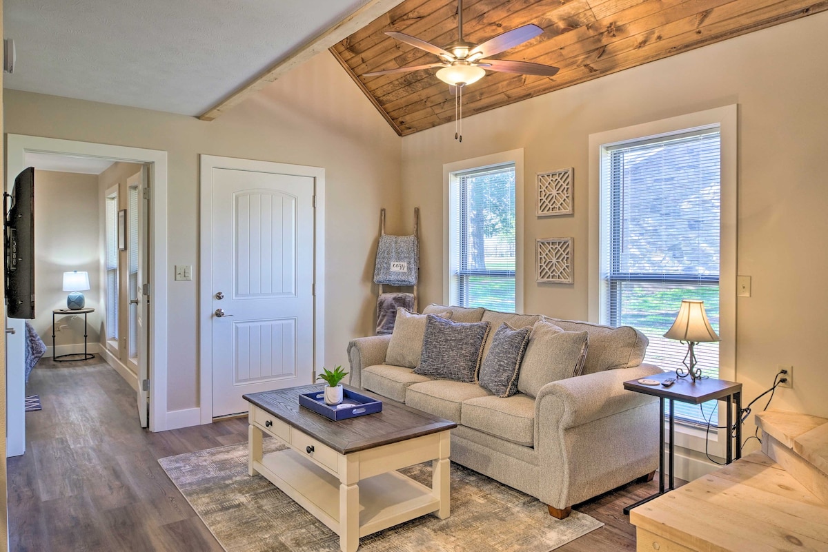 ‘The Cozy Cottage’ w/ Lake Taneycomo Access!