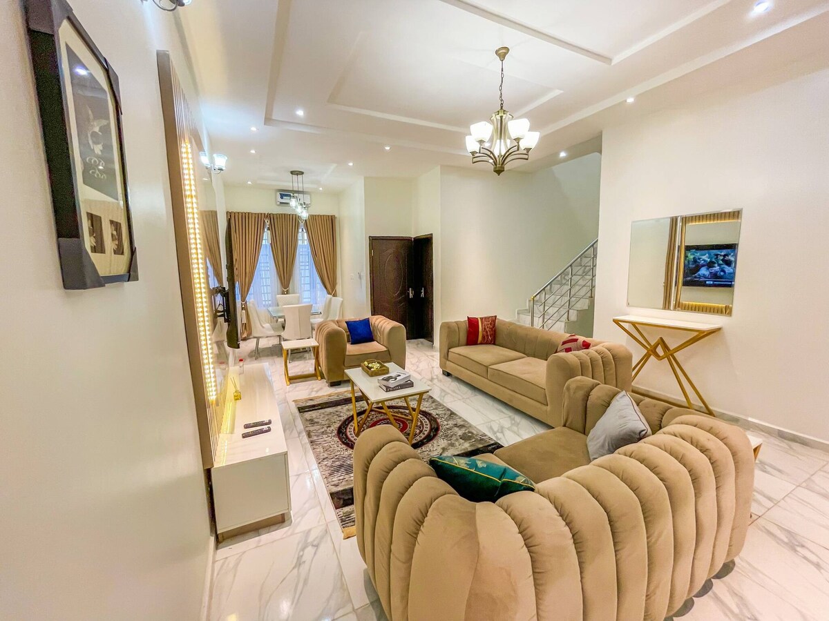 4 Bedroom Luxury Entire Apartment With Wifi