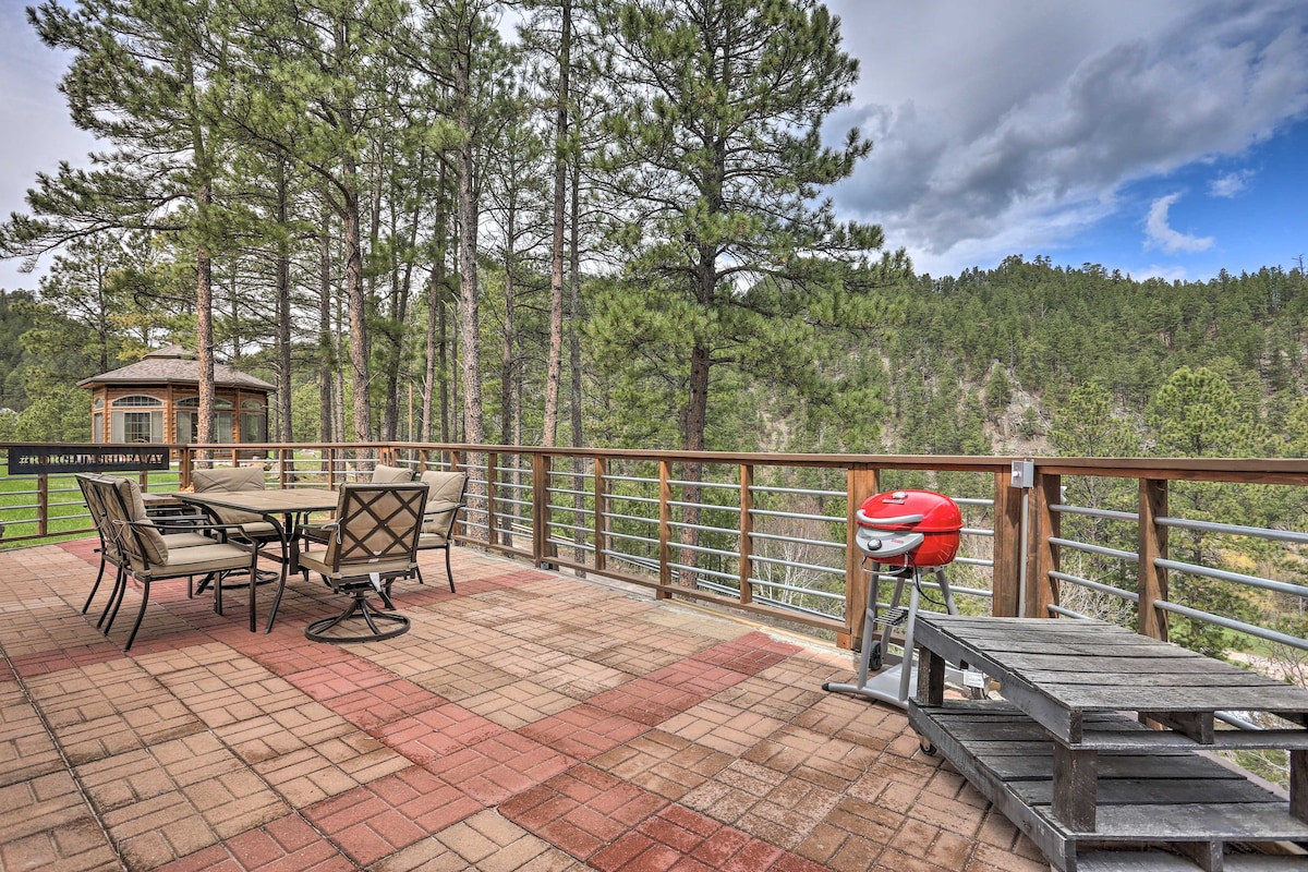 Keystone Getaway Cabin w/ Mount Rushmore View