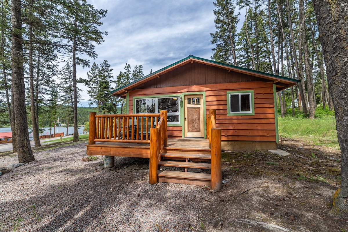 Dollhouse-Secluded Cabin in the Woods Lake Views