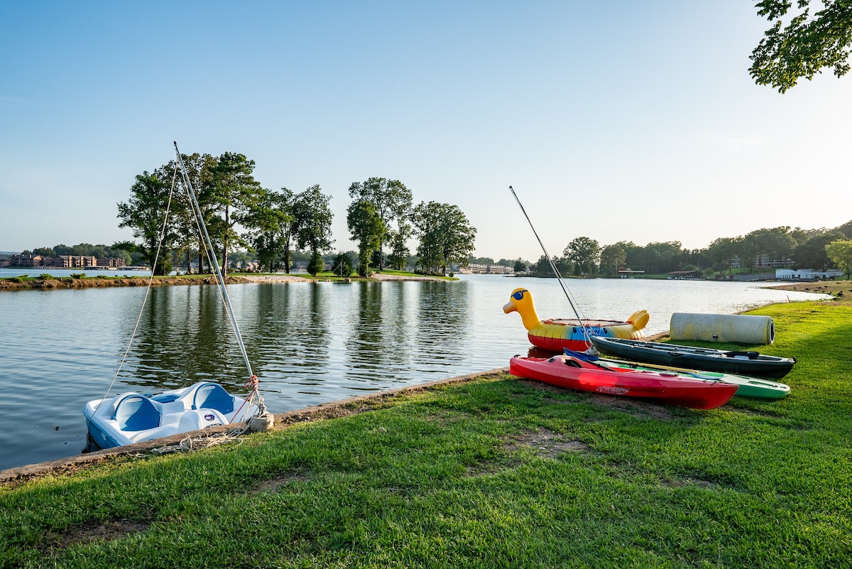 Casa Del Rosa 10BR | 6.5BA Calm Cove @ Lake Hamilton