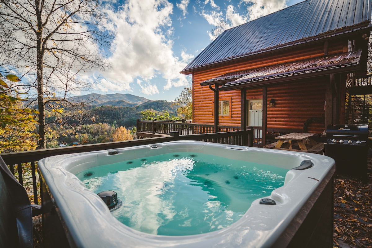 Lake Watauga & Mtn Views - Hot Tub & Dock