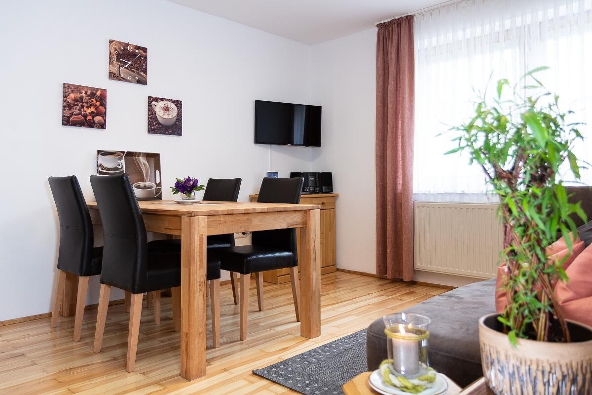 位于一楼的公寓1号（ 45/57平方米） ， Stangl公寓（ Bad Füssing ） ，设有大厨房/客厅