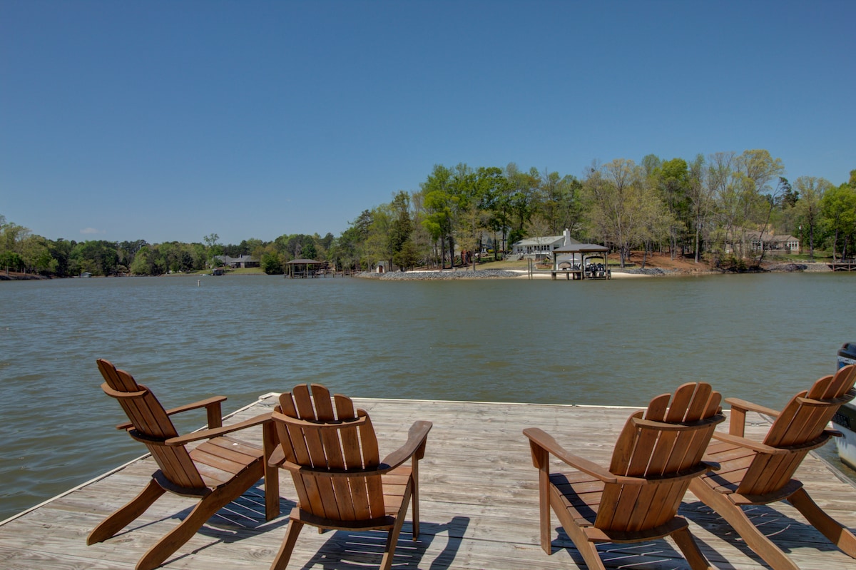 Lakefront Paradise 2 bedroom getaway on Lake Wylie