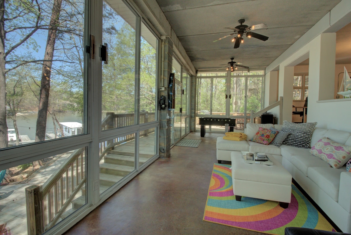 Lakefront Paradise 2 bedroom getaway on Lake Wylie