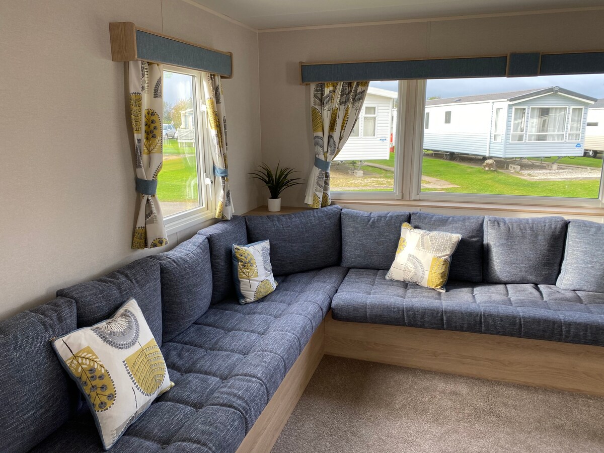 Charming 3-Bed Holiday home at Primrose Valley