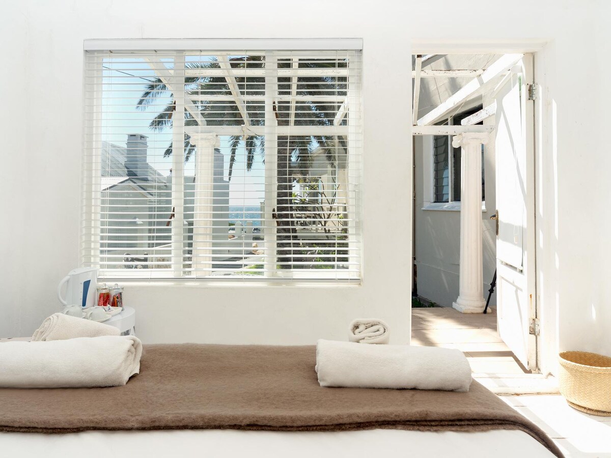 Boulders Beach Hotel - Mountain Room