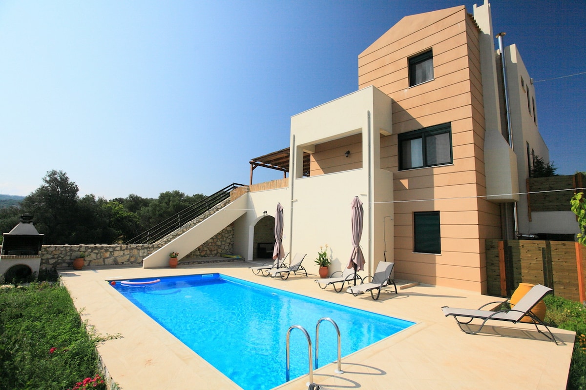 Gerani panorama villa ,private pool,near taverns