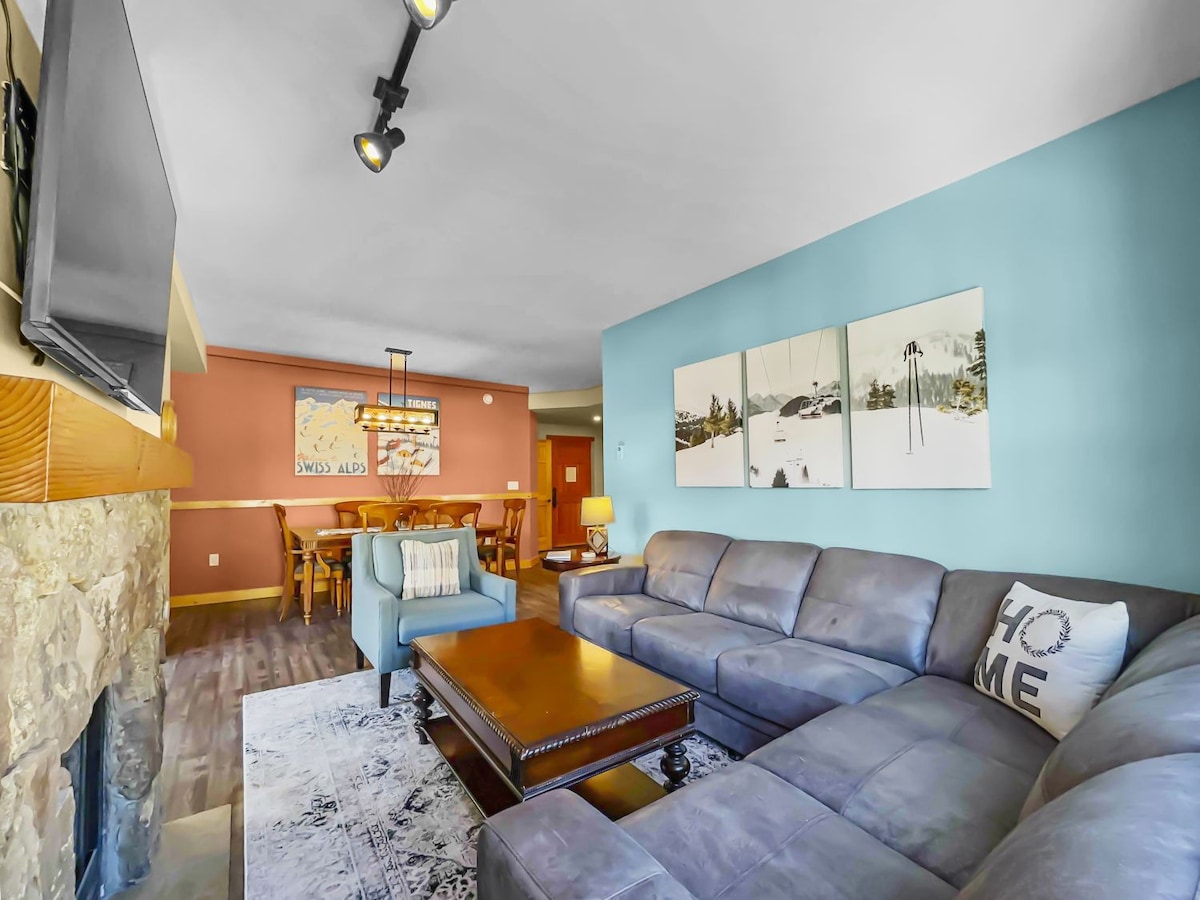 Luxury Remodeled Condo Short Walk to Lifts Incredi