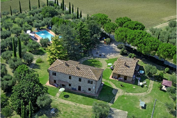 Sanfatucchio, Località Ceraso, Castiglione del lago的民宿