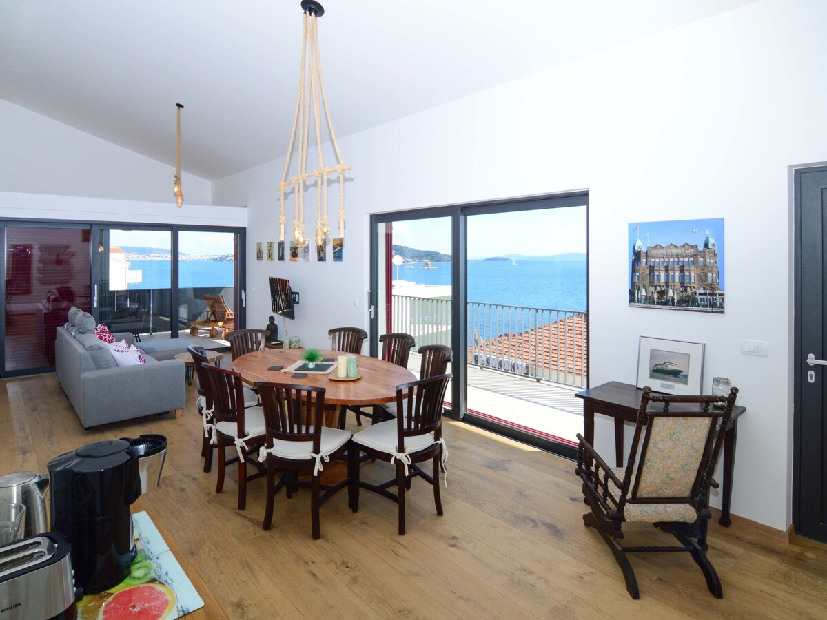 Viva by the sea-panorama penthouse