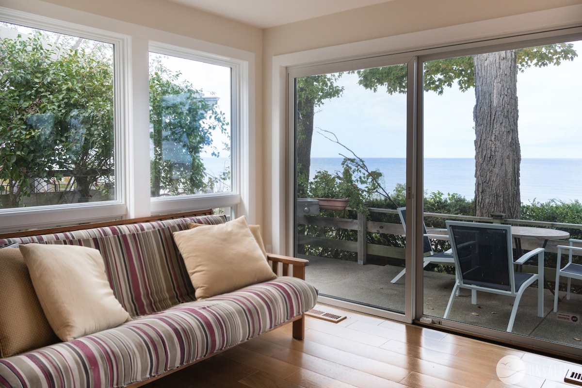 带美丽的密歇根湖的现代海滨别墅
