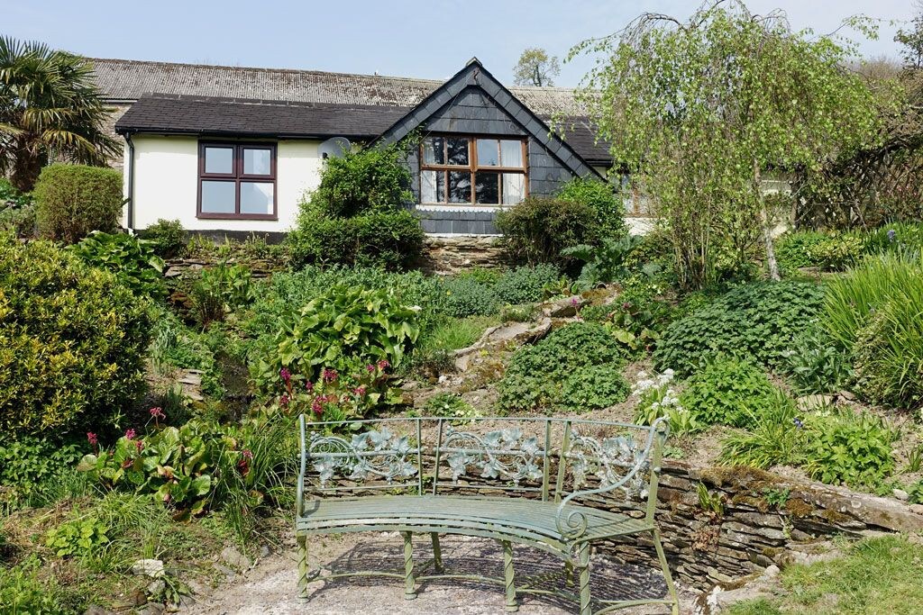 Greenswood - Rural with beautiful gardens & lake