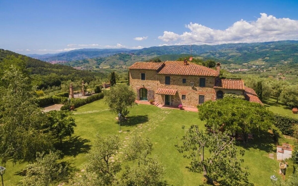 Villa Monsummano is a typical Tuscan villa located