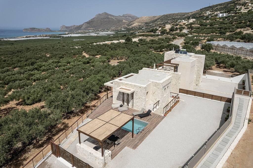 Villa Melissa 2, spacious, private pool, seaview,BBQ,luxury