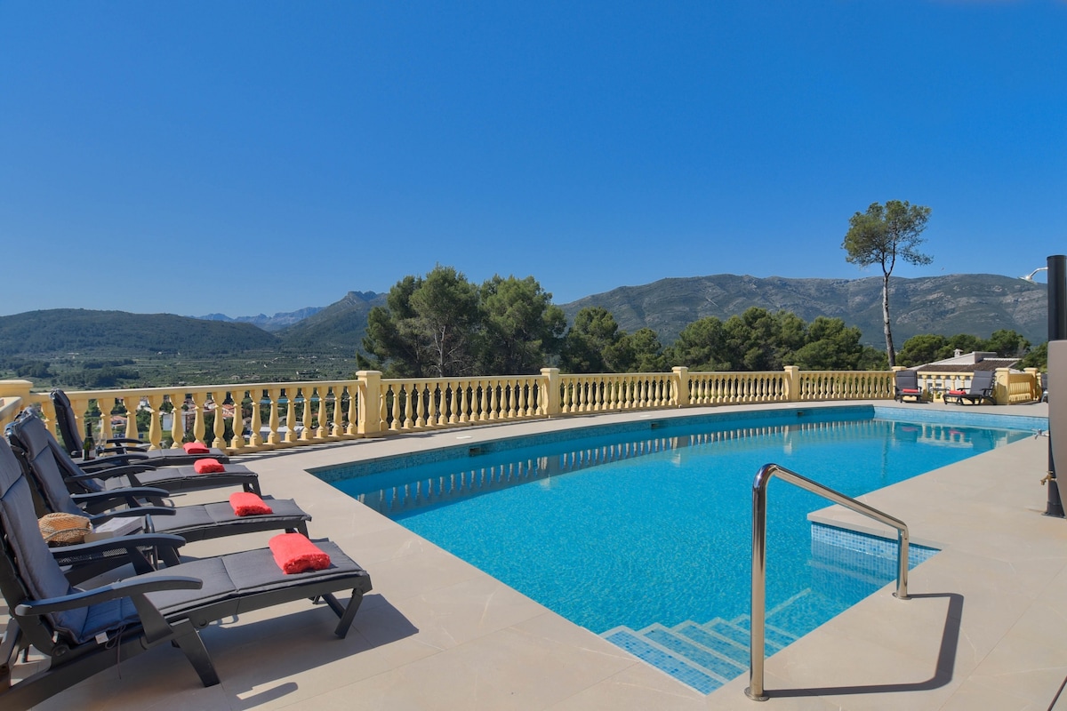 We Love Villas Spain- Villa Cara-Mull (8pp)