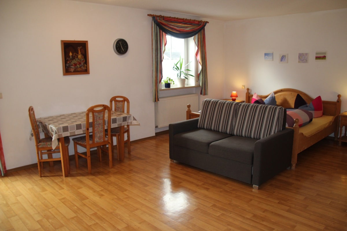养老金和公寓Breitmoser Angelika （ Riedenburg-Meihern ） ，舒适的公寓（ 30平方米） ，位于安静、阳光充足的地方
