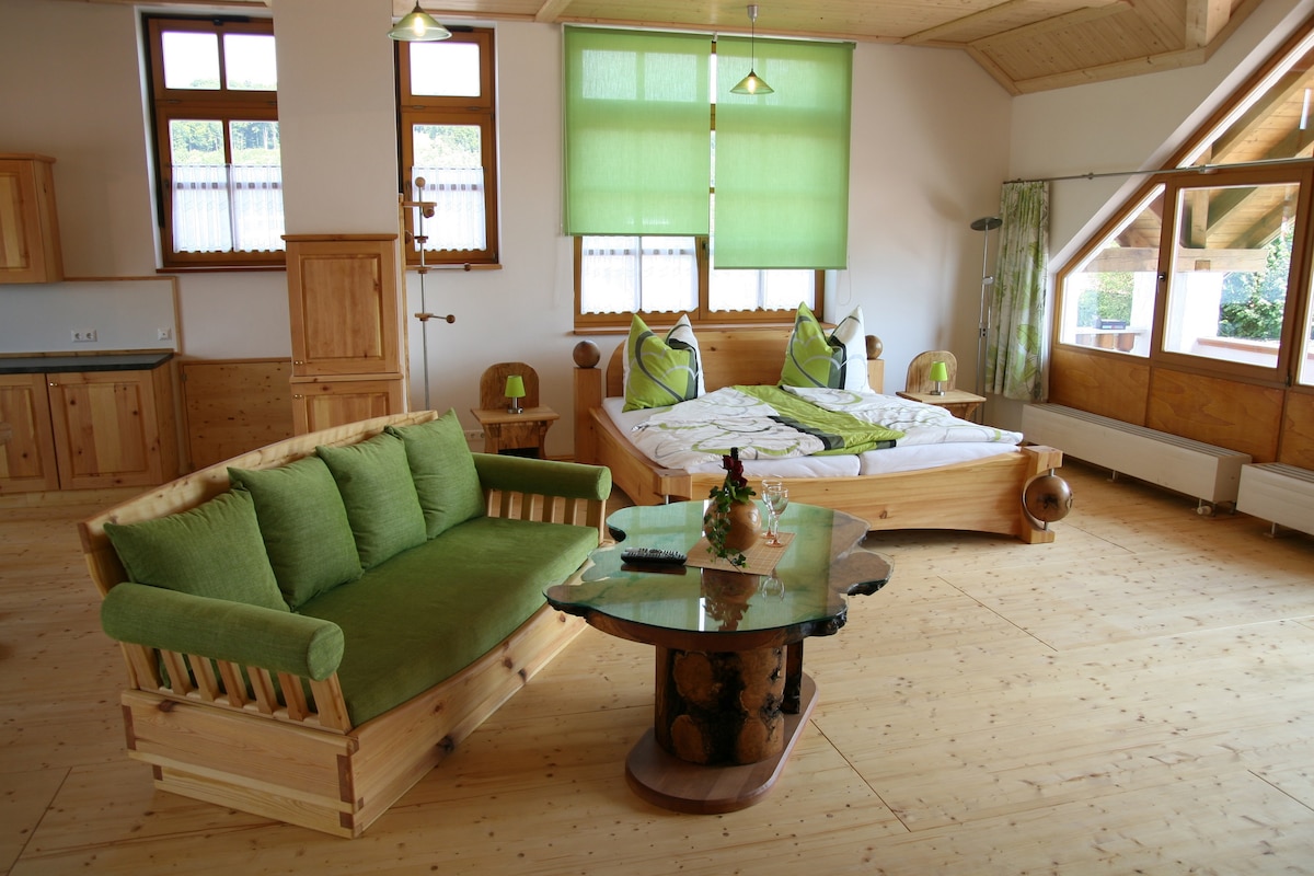 Ferienwohnung Gmeinwieser (Saal-Mitterfecking), Ferienwohnung (85qm) mit Holzbadewanne