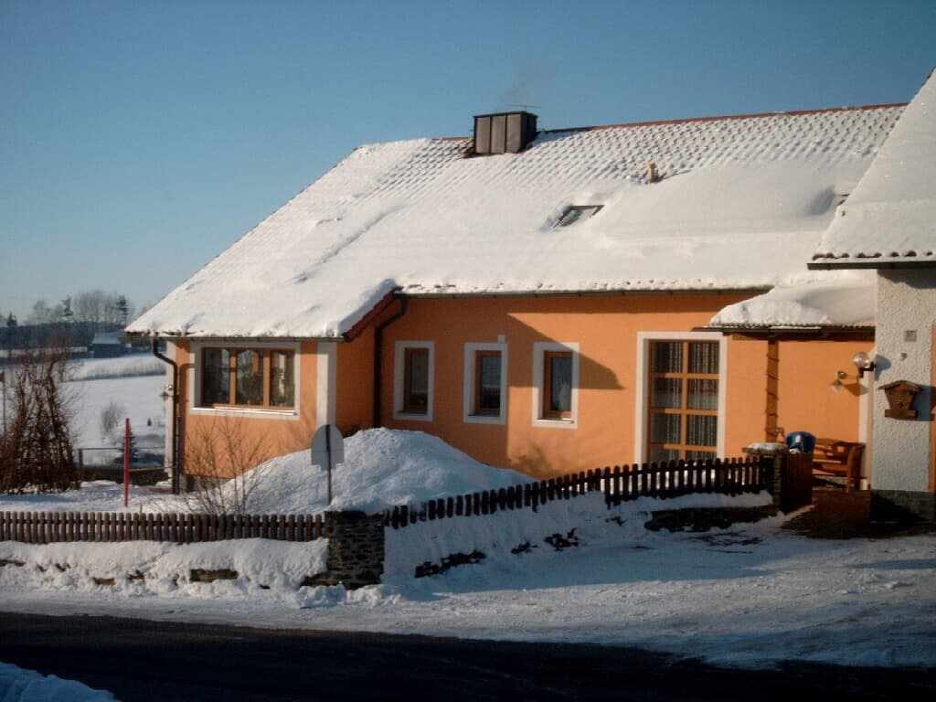 Haus Ruhland (Tiefenbach/OPf.), Gemütliche Ferienwohnung mit Terrasse und Pool