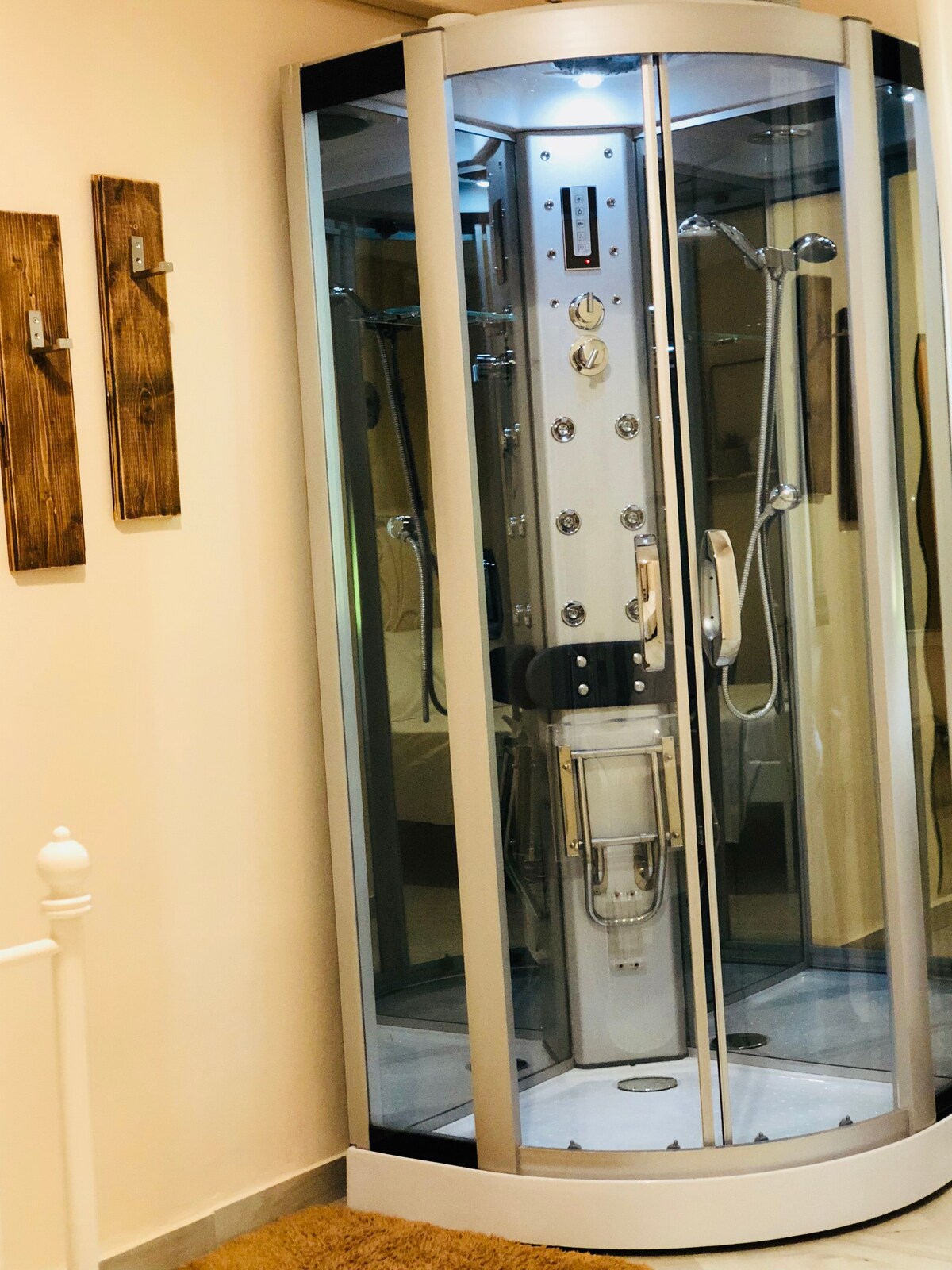 In-Sight-Shower Room